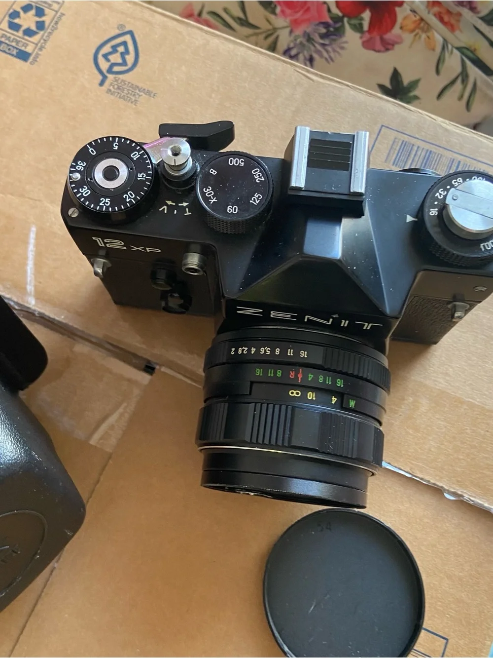 Vintage Zenith 12XP 35mm SLR Film camera w/ Helios-44M 58mm f/2 lens